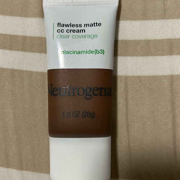 New Neutrogena flawless matte CC cream clear coverage niacinamide (b3) Sienna - Picture 1 of 2